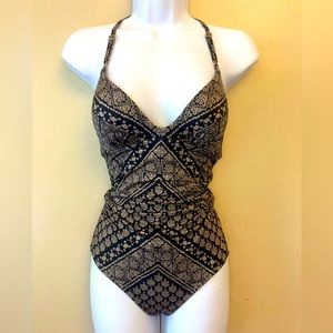 Athleta one piece rouched swimsuit with adjustable straps and supportive cups XS